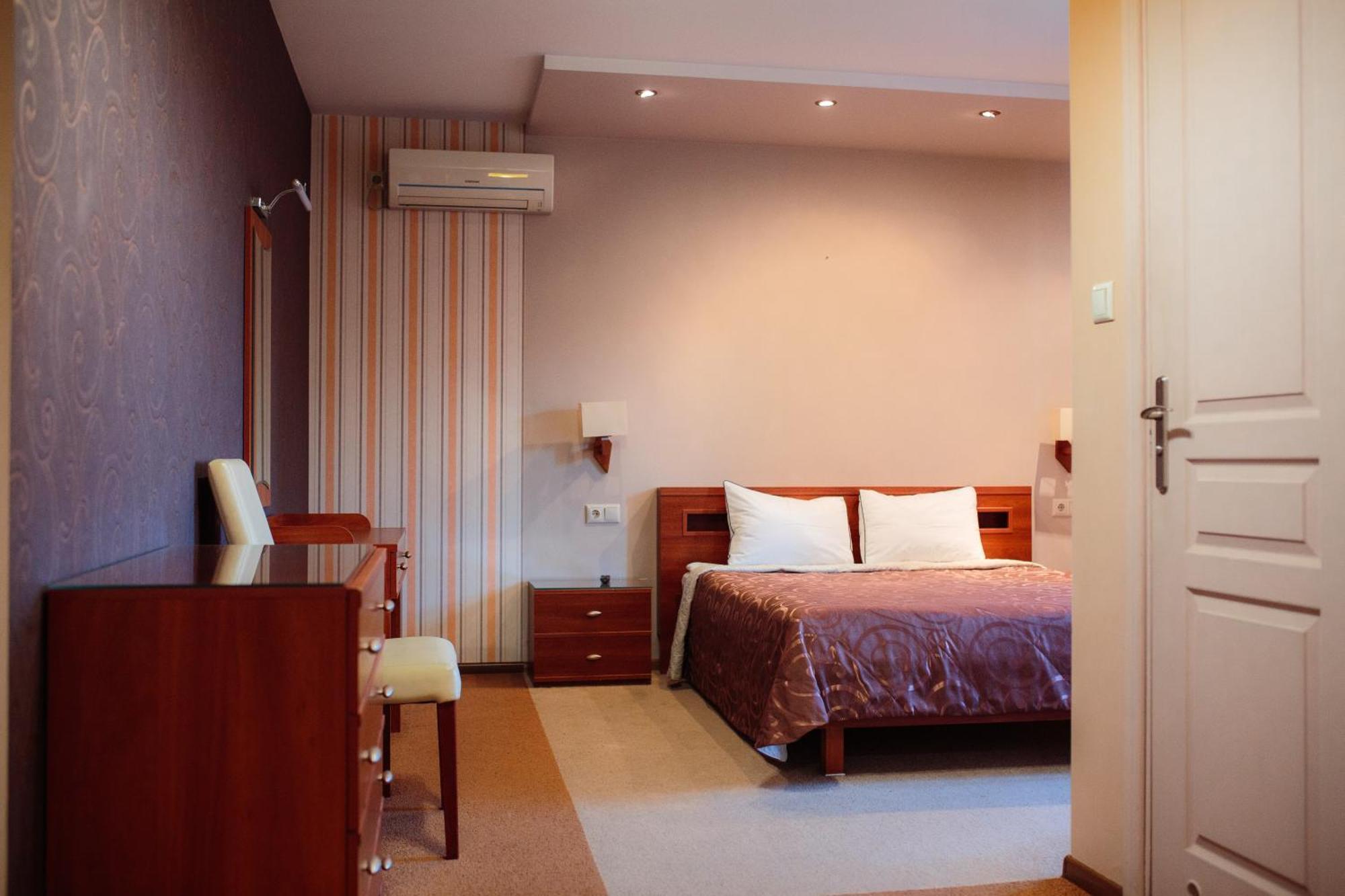 Euro Motel Lyuboml Exterior foto