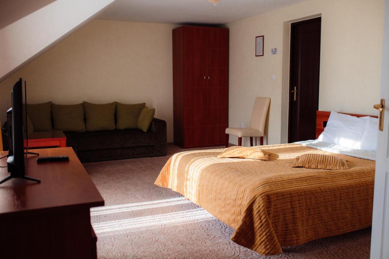 Euro Motel Lyuboml Exterior foto